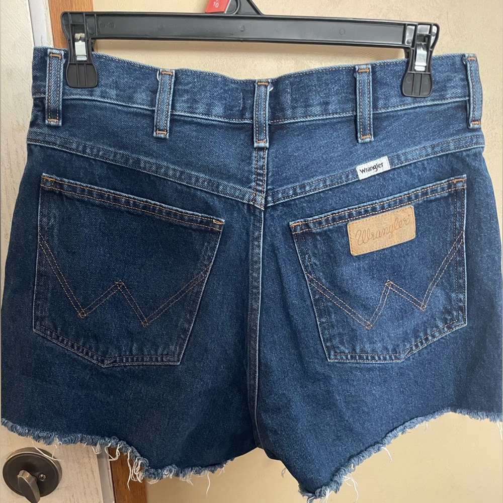 Wrangler Women’s High Rise Festival Denim Shorts - Picture 2 of 7